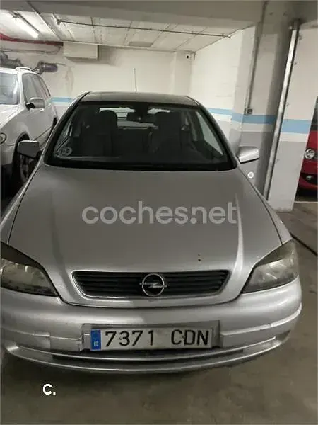 Usado Opel Astra Edition 100 CV (73 kW) 2003 Gris / plata Berlina