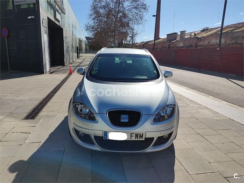 Usado Seat Altea XL Stylance 105 CV (77 kW) 2007 Gris / plata Monovolumen