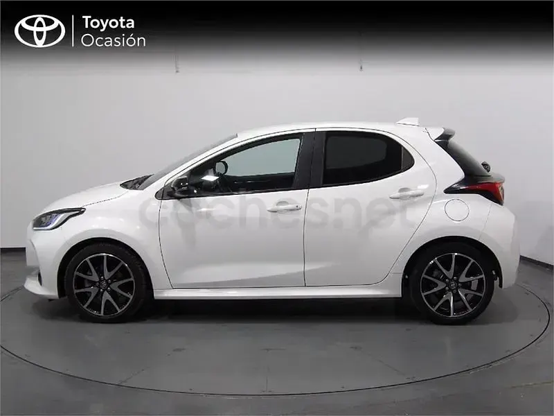 Usado Toyota Yaris Hybrid Style 116 CV (85 kW) 2022 Blanco Berlina