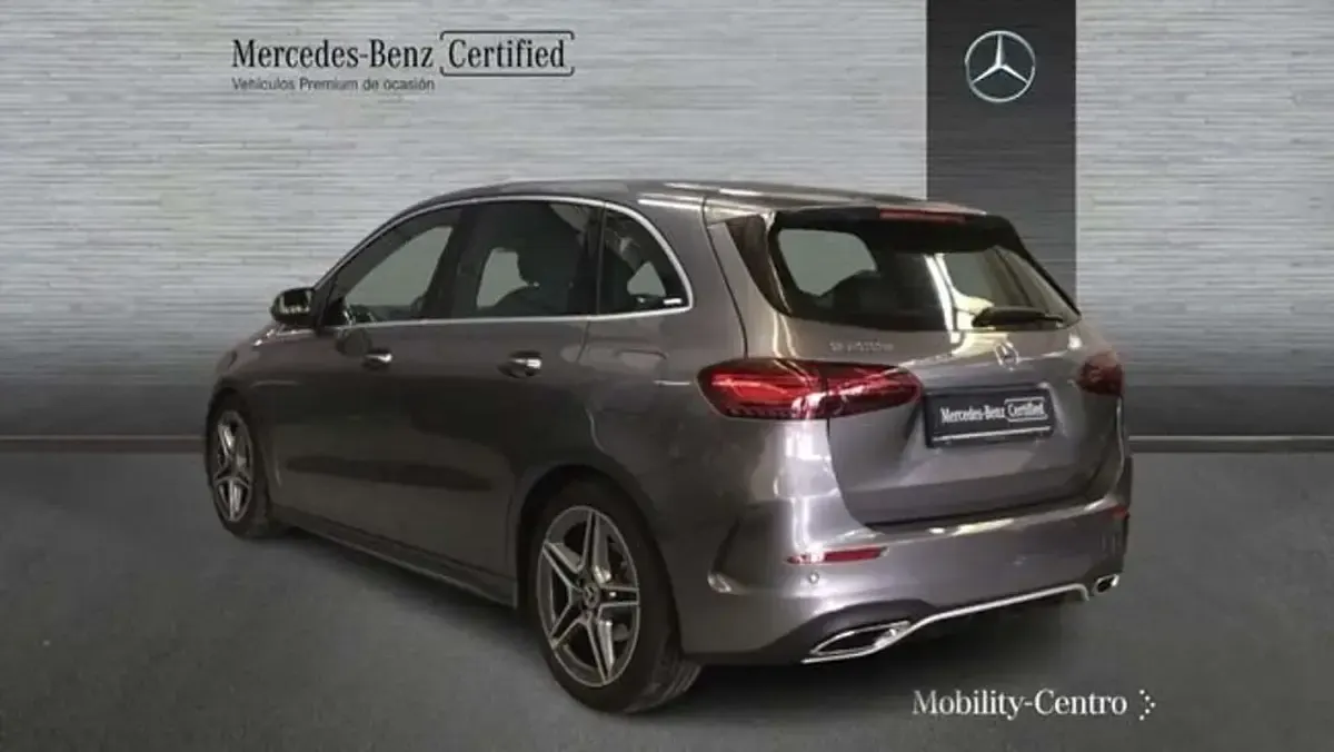 Usado Mercedes B200 150 CV (110 kW) 2025 Gris Monovolumen