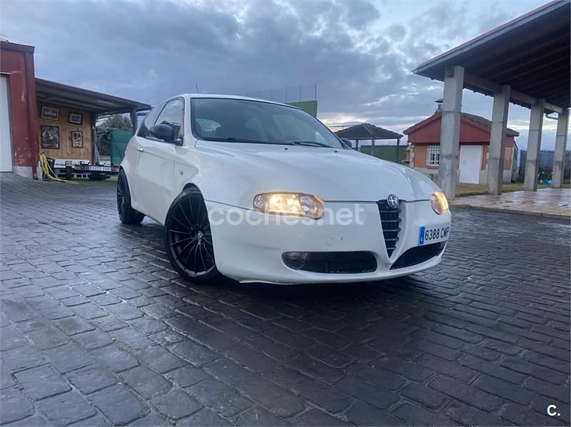 Usado Alfa Romeo 147 Progression 140 CV (102 kW) 2003 Blanco Utilitario