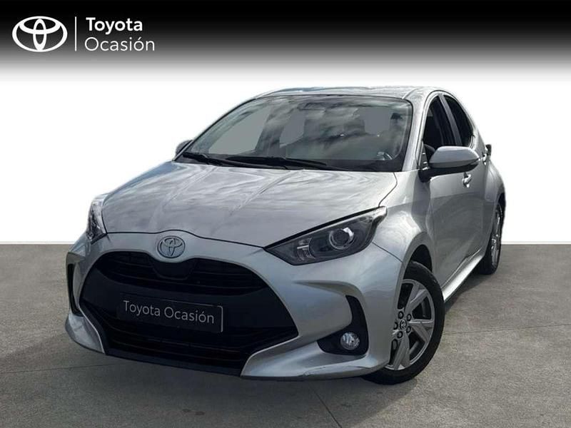 Usado Toyota Yaris Hybrid Active 116 CV (85 kW) 2024 Gris Utilitario