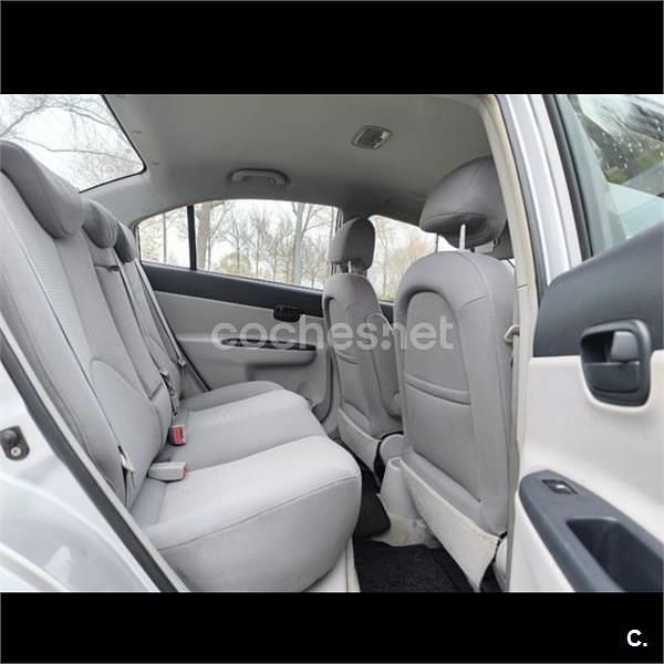 Usado Hyundai Accent GLS 112 CV (82 kW) 2007 Gris / plata Berlina