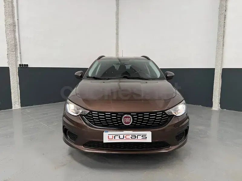 Usado Fiat Tipo Lounge 95 CV (69 kW) 2017 Marrón Familiar