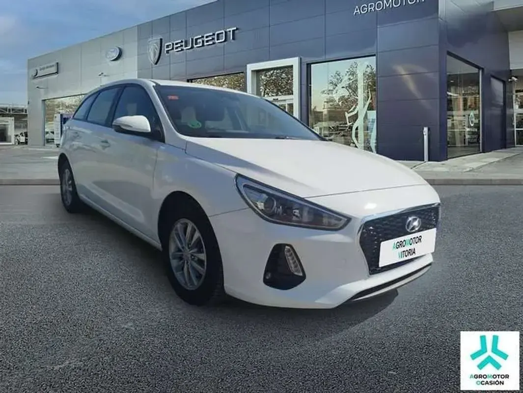 Usado Hyundai i30 120 CV (88 kW) 2017 Blanco Familiar