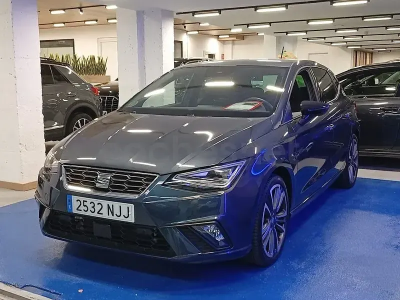 Usado Seat Ibiza FR 115 CV (84 kW) 2025 Gris / plata Utilitario