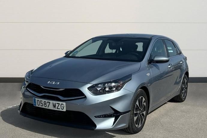 Usado Kia Ceed 101 CV (74 kW) 2025 Plateado Utilitario