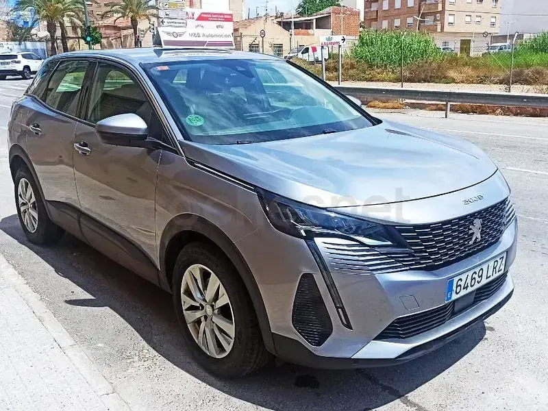 Usado Peugeot 3008 Active 130 CV (95 kW) 2021 Gris / plata SUV