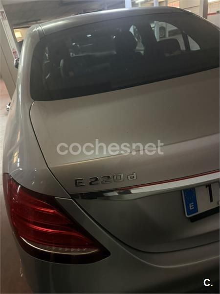 Usado Mercedes E220 194 CV (142 kW) 2017 Gris / plata Berlina