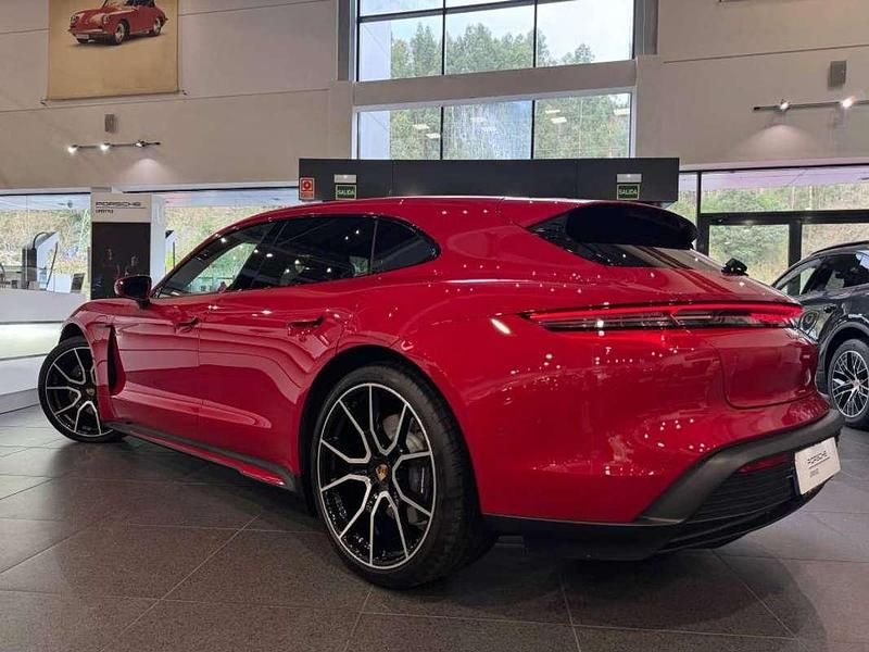 Usado Porsche Taycan Sport Turismo Sport Turismo 300 kW (408 CV) 2025 Rojo Familiar