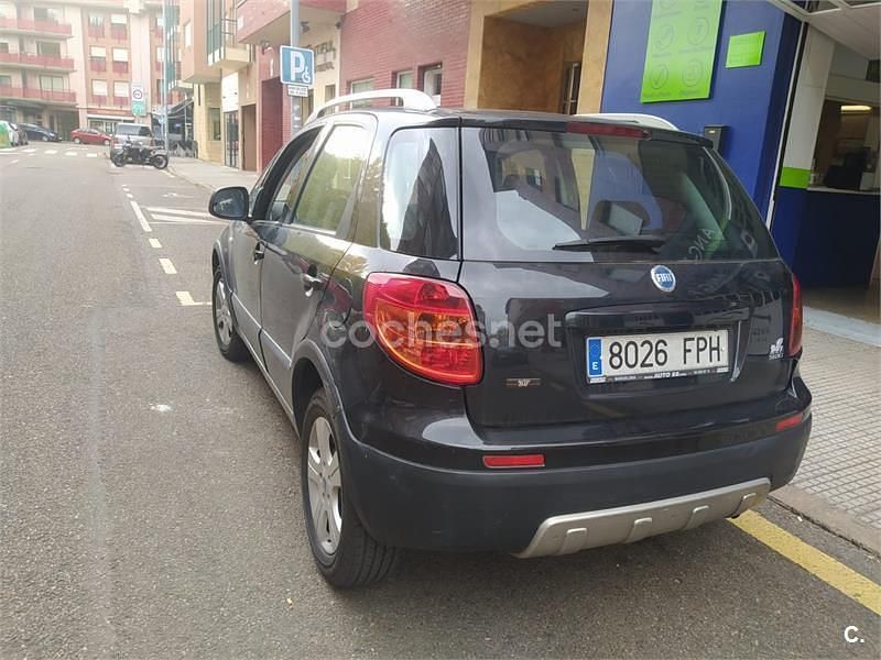 Usado Fiat Sedici Emotion 120 CV (88 kW) 2007 Negro SUV
