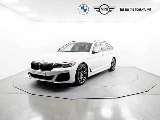 Blanco Usado 2024 BMW 520 Comfort Edition Familiar | 51.900 € - Imagen 1/4