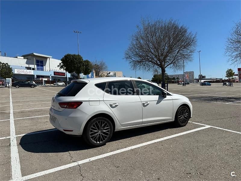 Usado Seat Leon I-Tech 150 CV (110 kW) 2014 Blanco Berlina
