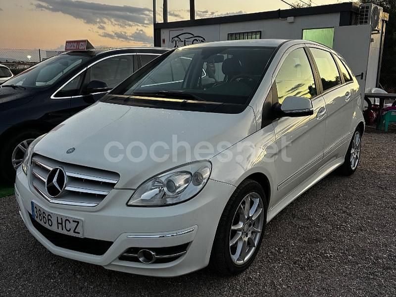 Blanco Usado 2012 Mercedes B180 Monovolumen | 6900 € (Buen precio) - Imagen 1/4