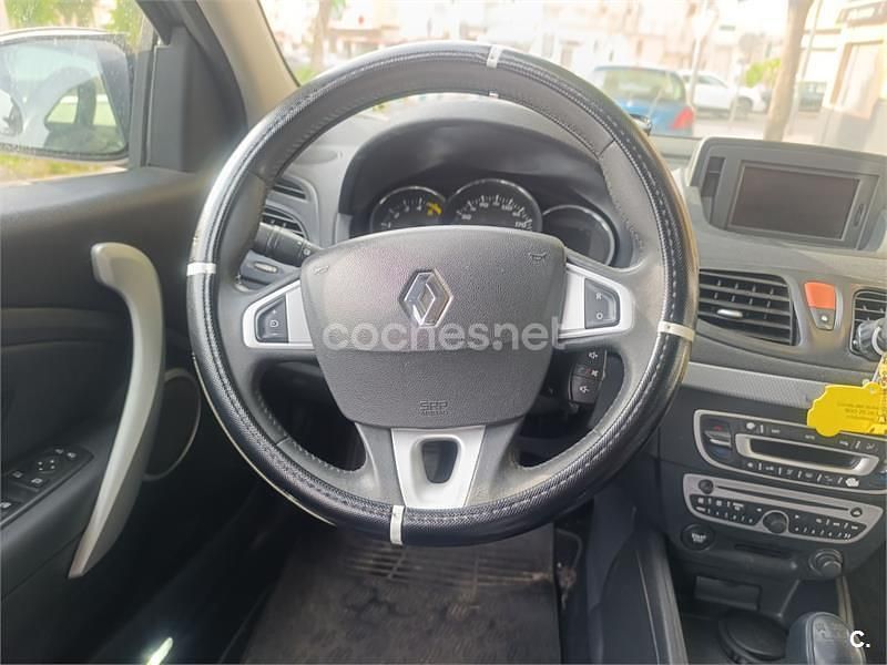 Usado Renault Fluence Dynamique 105 CV (77 kW) 2010 Gris / plata Berlina