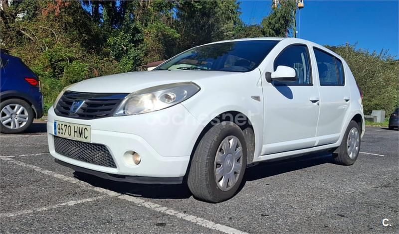 Blanco Usado 2012 Dacia Sandero Lauréate Berlina | 3990 € (Super precio) - Imagen 1/4