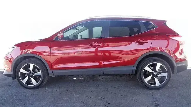 Usado Nissan Qashqai N-Connecta 110 CV (80 kW) 2017 Rojo SUV