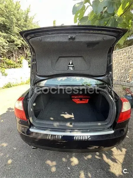 Usado Audi A4 130 CV (95 kW) 2002 Azul Berlina