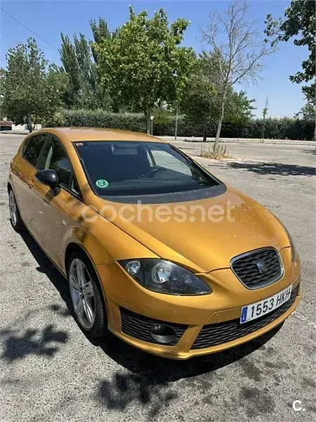 Usado Seat Leon FR 160 CV (117 kW) 2012 Naranja Berlina