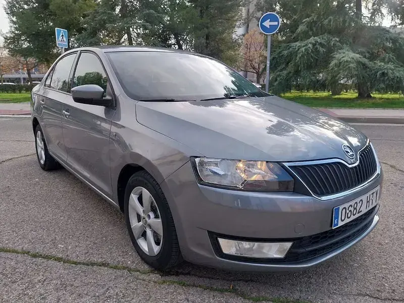 Käytetty Skoda Rapid Ambition 105 HP (77 kW) 2013 Harmaa Viistoperä