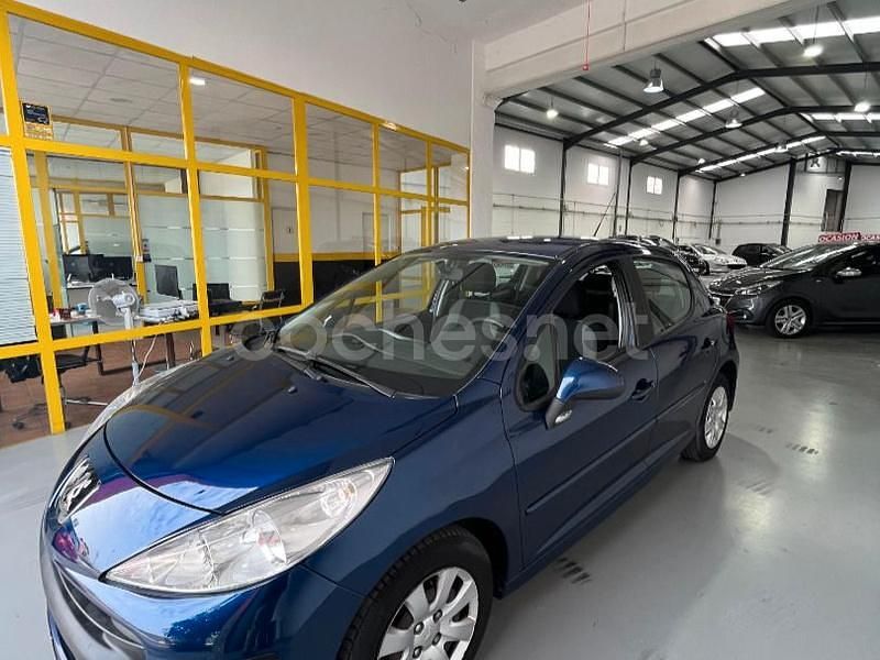 Azul Usado 2006 Peugeot 207 Berlina | 4499 € (Un poco caro) - Imagen 1/4