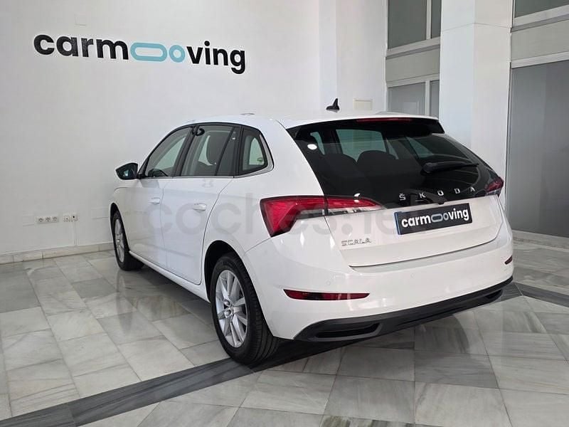 Usado Skoda Scala Active 95 CV (69 kW) 2020 Blanco Utilitario