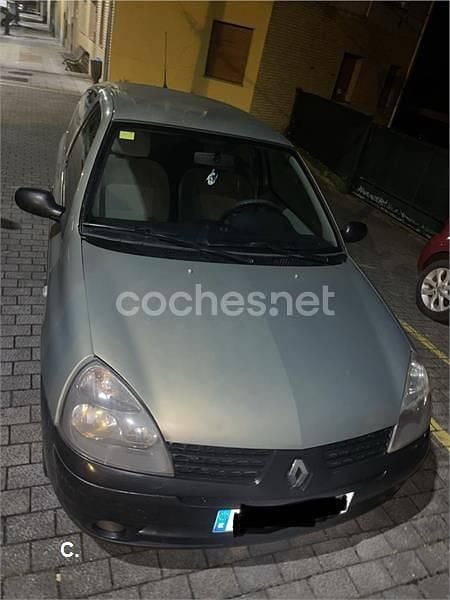 Usado Renault Clio II Authentique 70 CV (51 kW) 2006 Verde Berlina