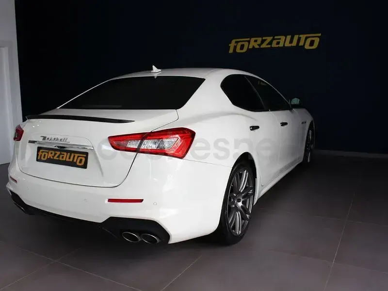 Usado Maserati Ghibli GranLusso 430 CV (316 kW) 2018 Blanco Berlina