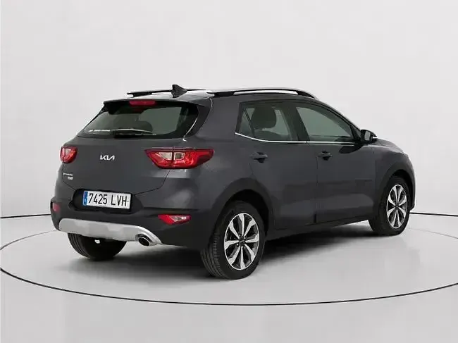 Usado Kia Stonic 120 CV (88 kW) 2021 Gris SUV