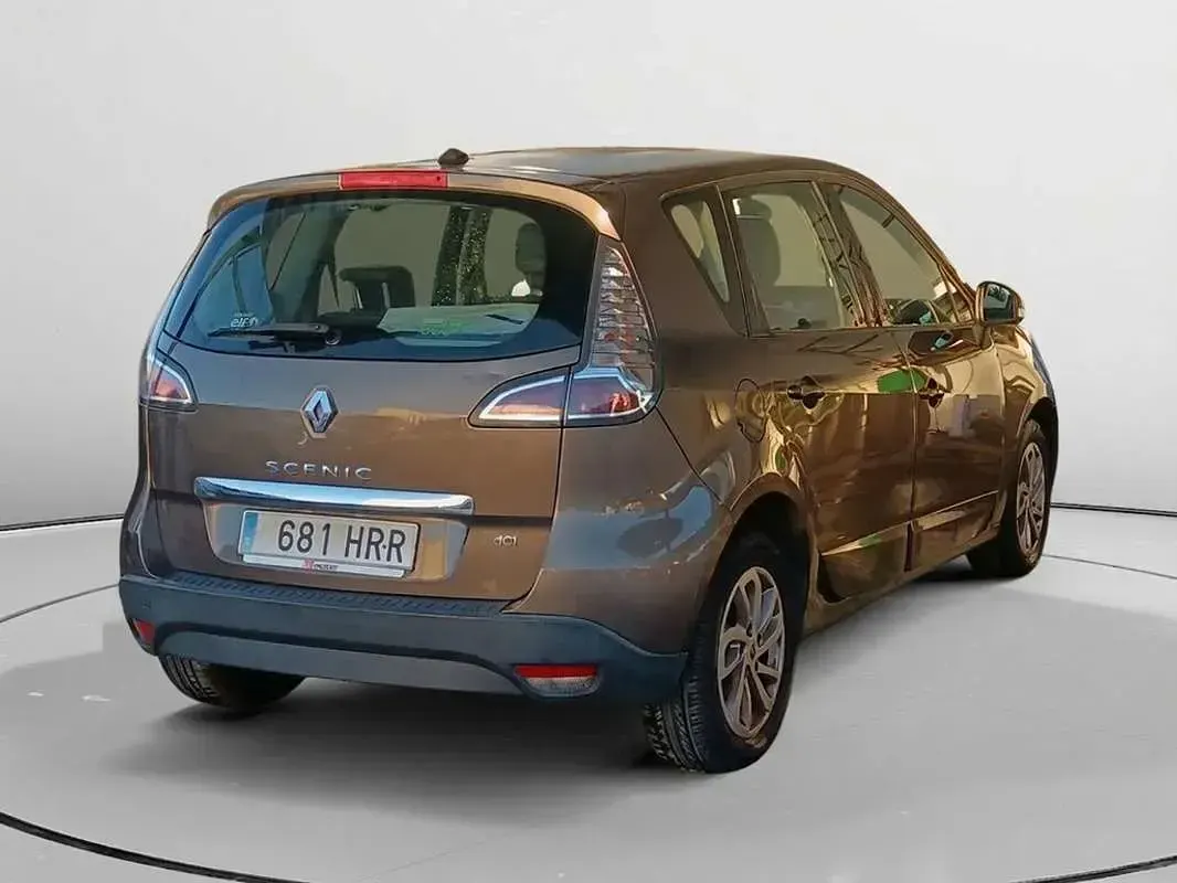 Usado Renault Scénic III Dynamique 110 CV (80 kW) 2013 Gris Monovolumen