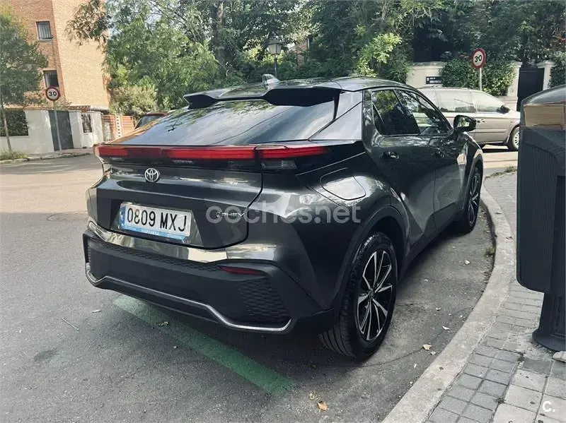 Usado Toyota C-HR Sport 223 CV (164 kW) 2025 Gris / plata SUV