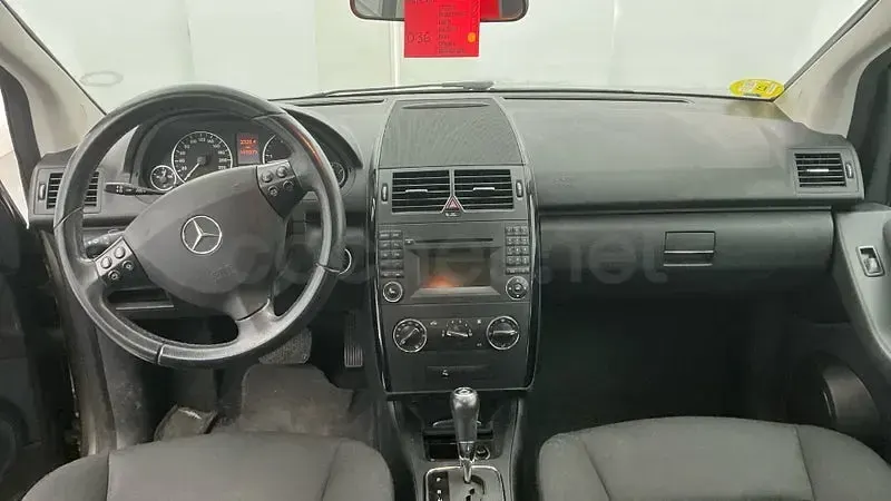 Usado Mercedes A180 Exclusive 109 CV (80 kW) 2010 Marrón Monovolumen