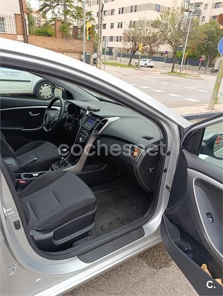 Usado Hyundai i30 110 CV (80 kW) 2013 Gris / plata Berlina