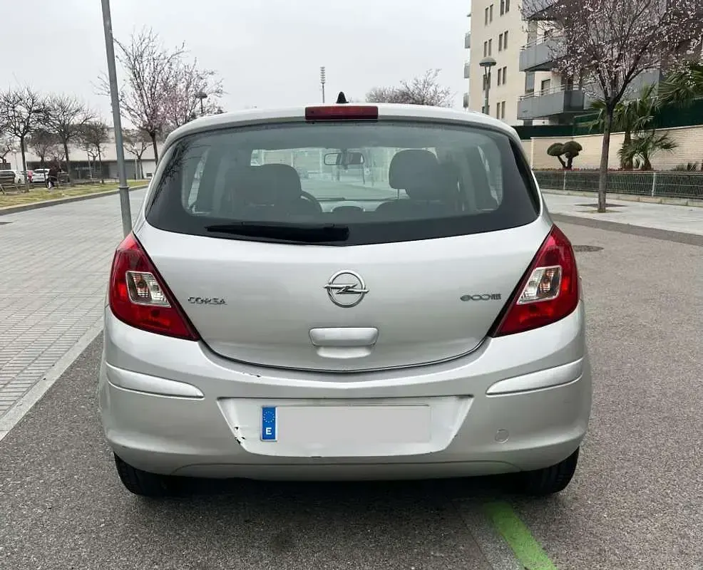 Usado Opel Corsa Expression 75 CV (55 kW) 2011 Gris Utilitario