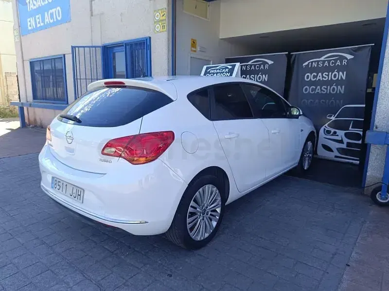 Usado Opel Astra Selective 140 CV (102 kW) 2015 Blanco Berlina