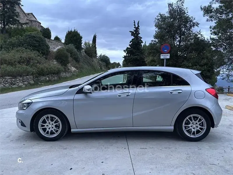 Usado Mercedes A180 Style 122 CV (89 kW) 2014 Gris / plata Utilitario