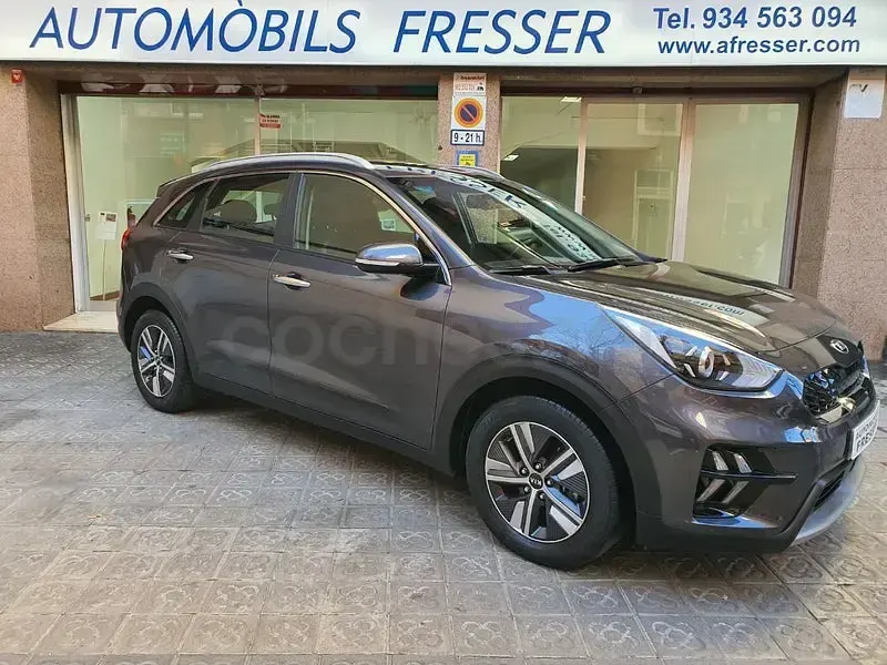 Usado Kia Niro 141 CV (103 kW) 2022 Gris / plata SUV