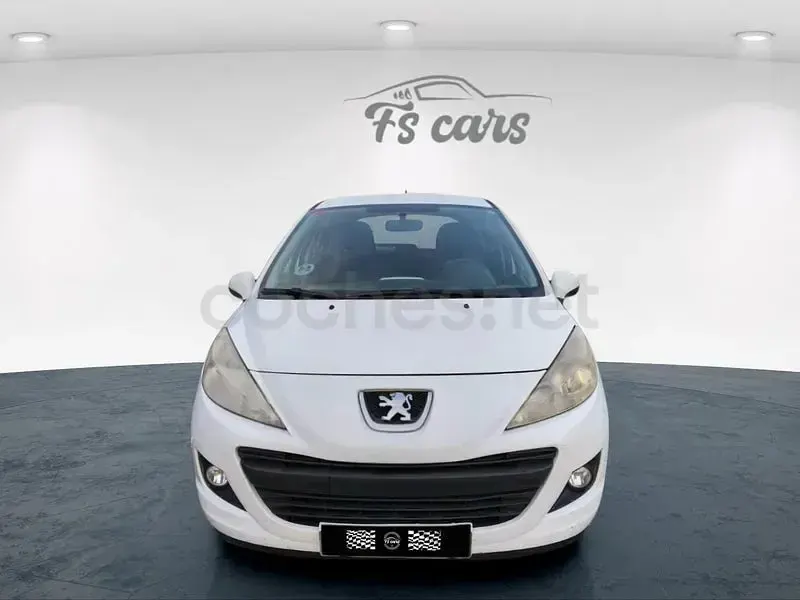 Usado Peugeot 207 68 CV (50 kW) 2013 Blanco Berlina