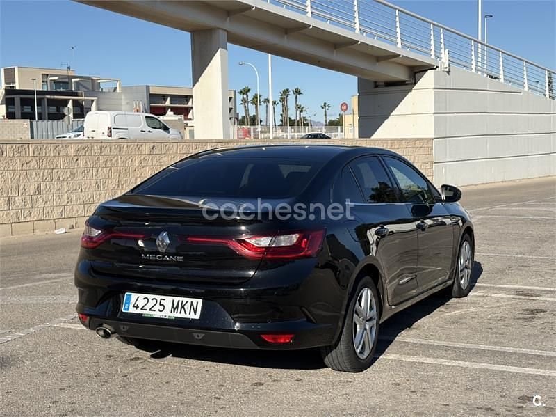 Usado Renault Mégane IV Bose Edition 115 CV (84 kW) 2019 Negro Berlina