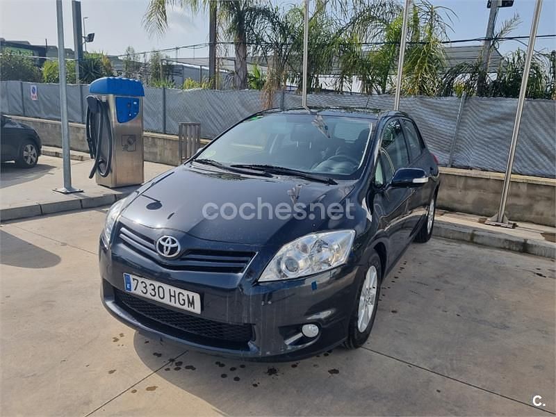 Usado Toyota Auris Active 90 CV (66 kW) 2011 Negro Utilitario