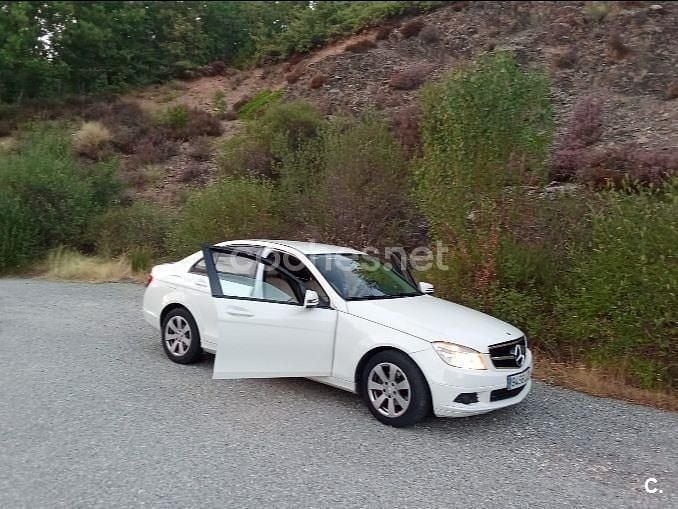 Usado Mercedes C220 170 CV (125 kW) 2009 Blanco Familiar