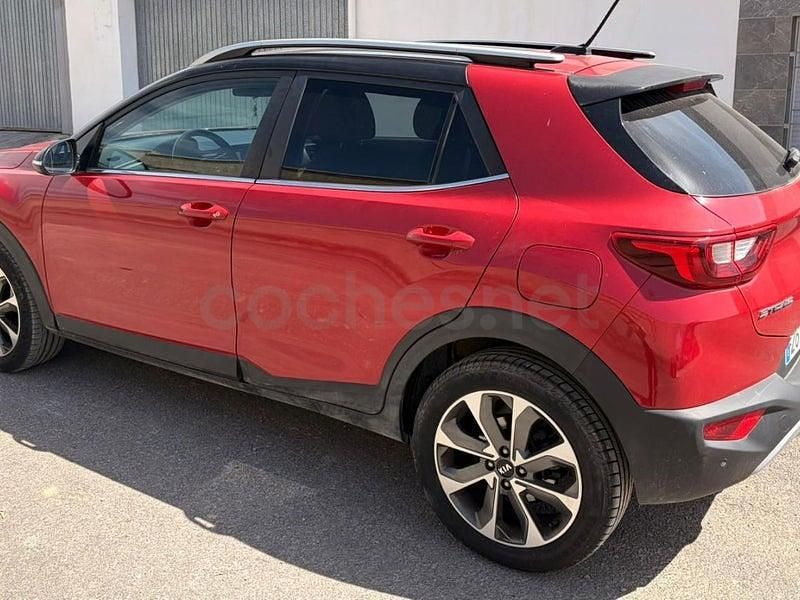 Usado Kia Stonic 120 CV (88 kW) 2018 Rojo SUV
