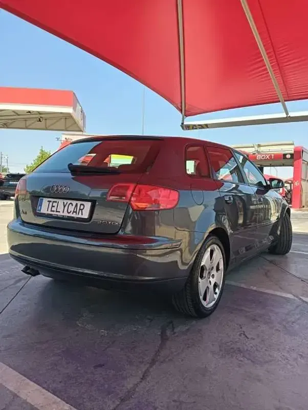 Usado Audi A3 Sportback Attraction 140 CV (102 kW) 2006 Negro Utilitario