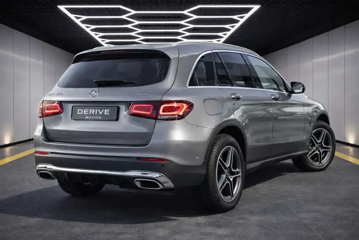 Usado Mercedes GLC300e 313 CV (230 kW) 2022 Gris SUV