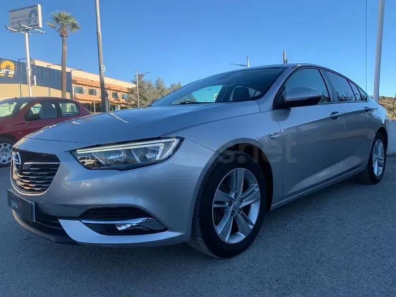 Usado Opel Insignia Excellence 136 CV (100 kW) 2018 Gris / plata Berlina