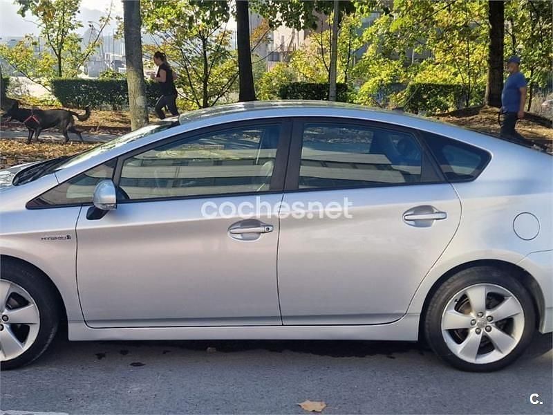 Używany Toyota Prius Executive 136 KM (100 kW) 2011 Szary Sedan/Limuzyna