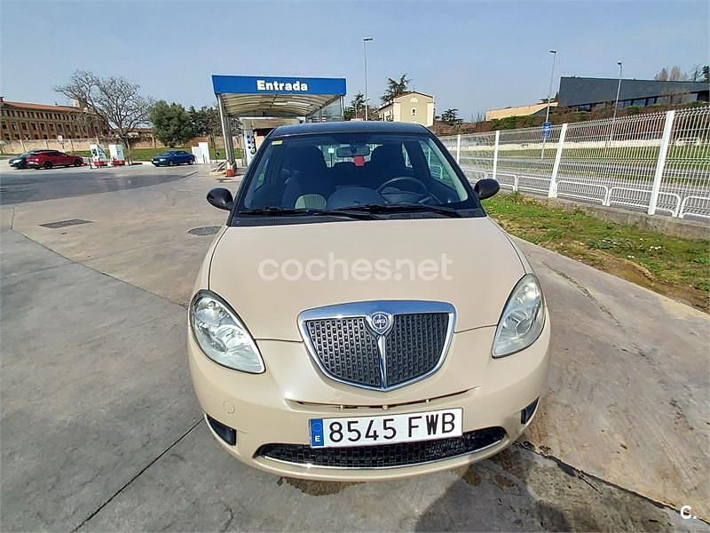 Usado Lancia Ypsilon 77 CV (56 kW) 2007 Beige Utilitario