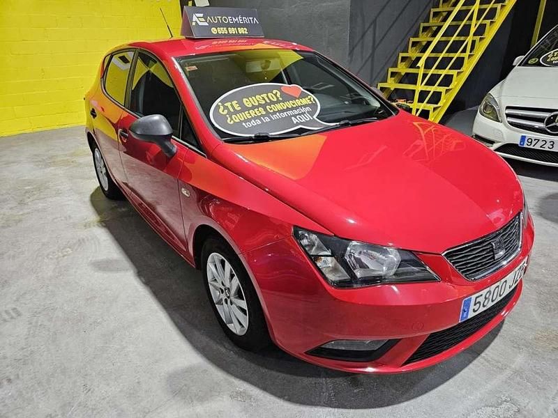 Usado Seat Ibiza Style 75 CV (55 kW) 2017 Rojo Utilitario