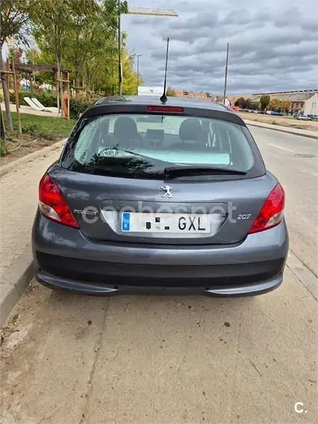 Usado Peugeot 207 75 CV (55 kW) 2010 Gris / plata Berlina