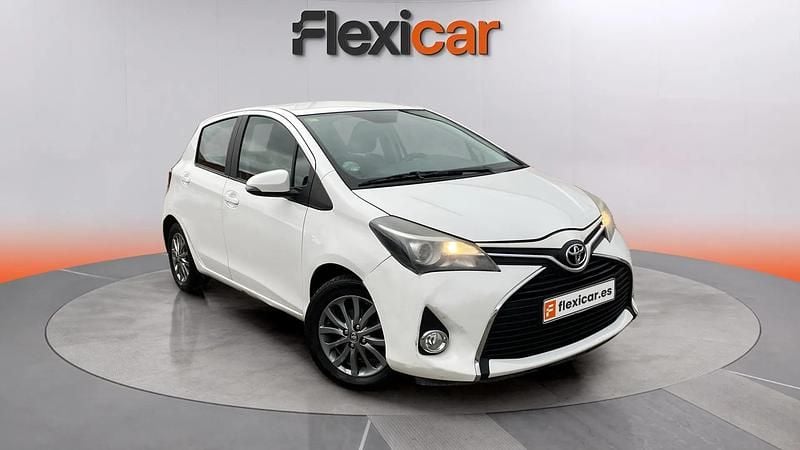 Usado Toyota Yaris Active 99 CV (72 kW) 2016 Blanco Utilitario